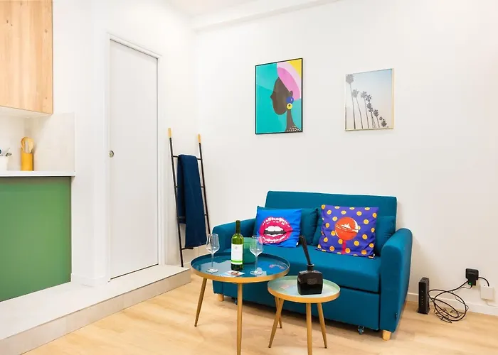 Andy Home - Cosy Studio Near The Eiffel Tour
